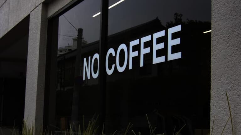 【NO COFFEE】藤原ヒロシやKYNEなど有名アーティストとのコラボグッズが異彩を放つ福岡薬院エリアの人気COFFEESHOP